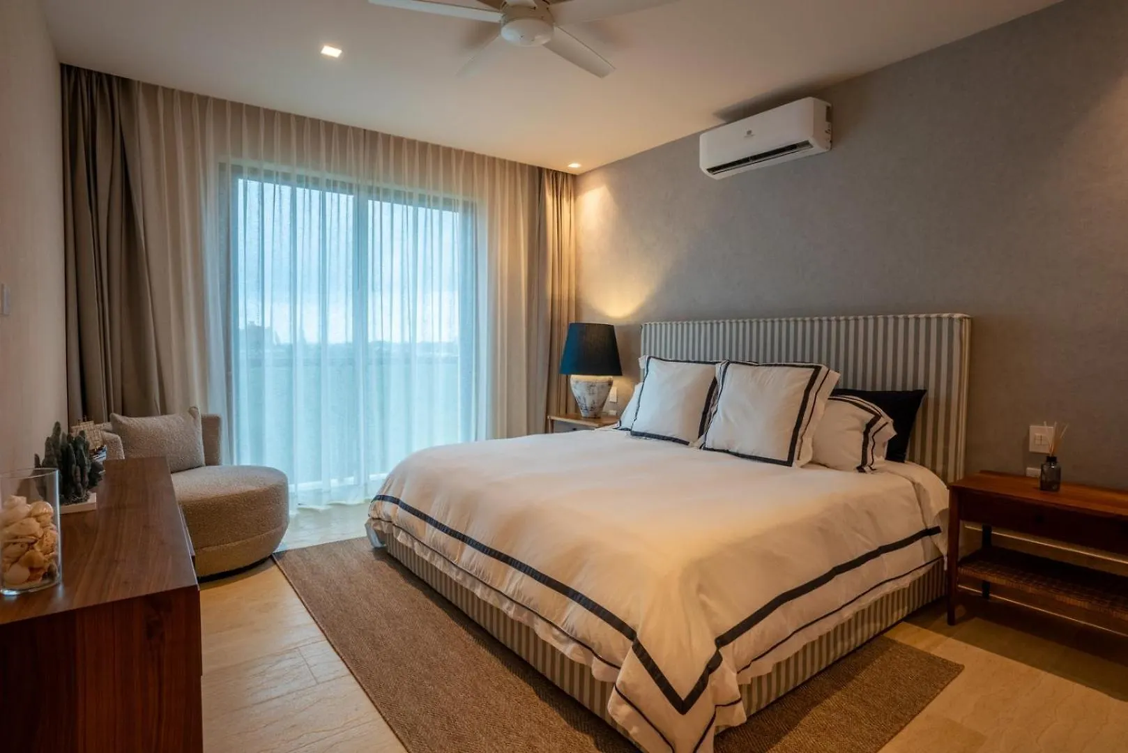 Luxury Beachfront 4Br Apartment In Isla Mujeres