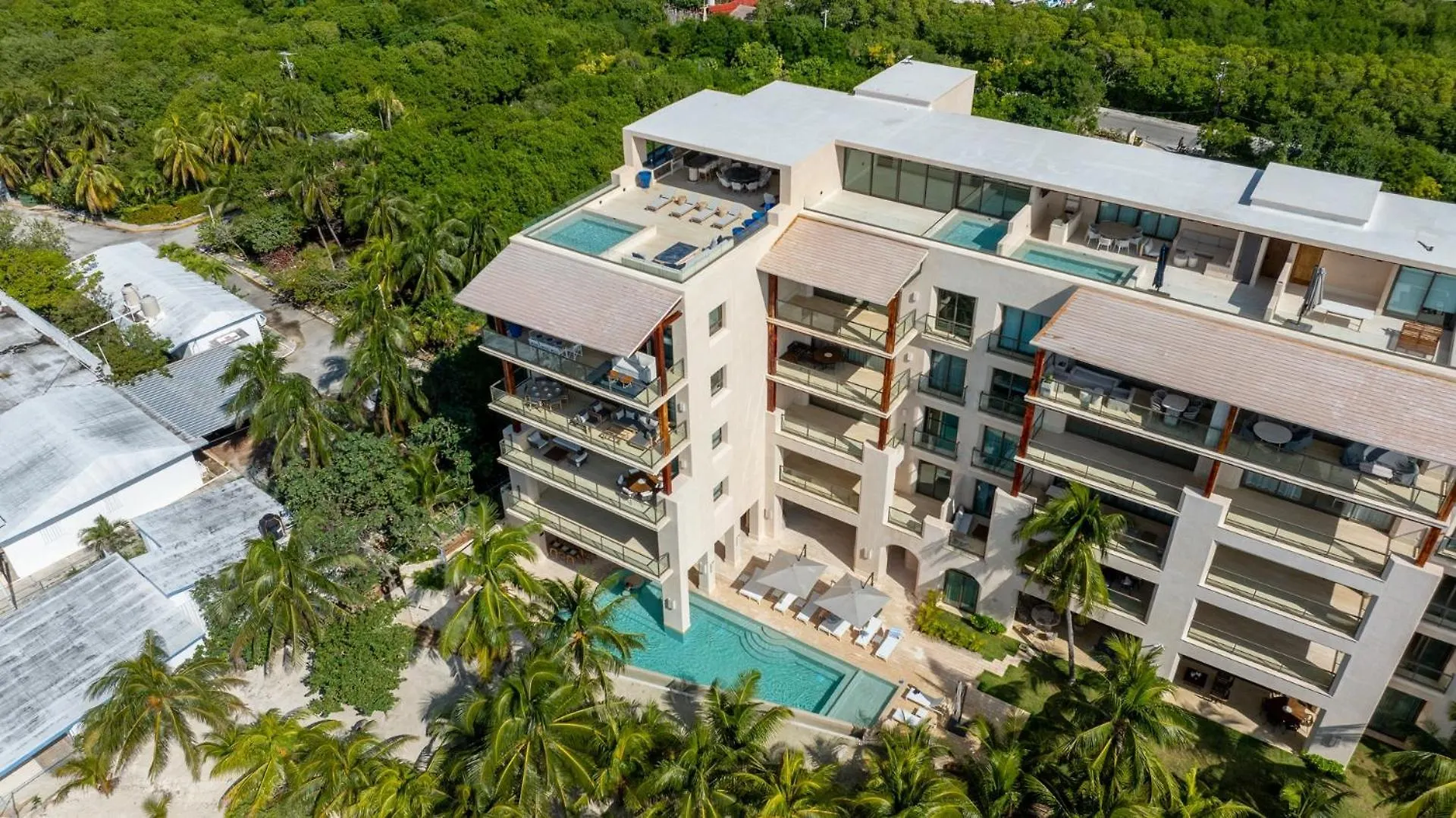 Luxury Beachfront 4Br Apartment In Isla Mujeres