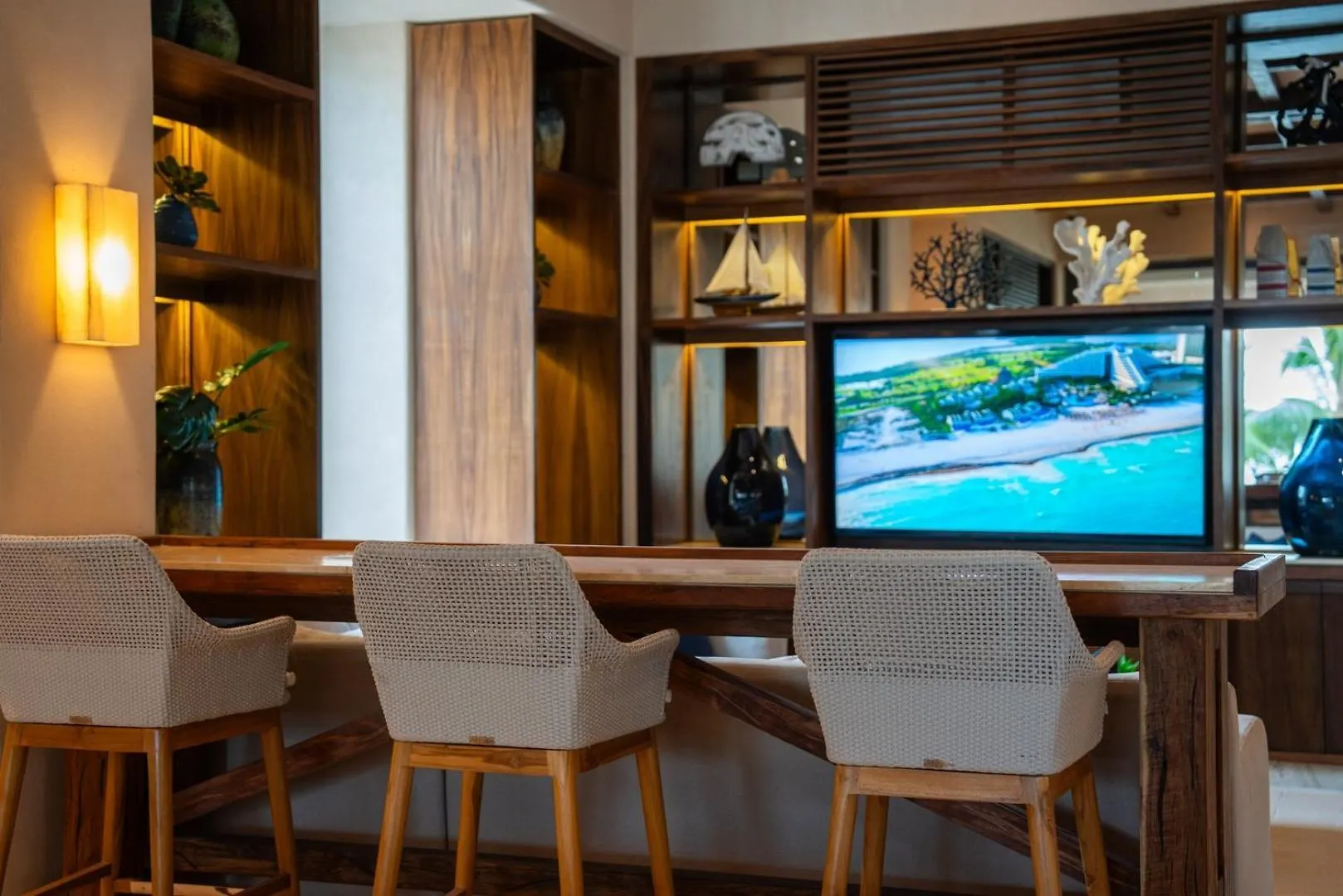 Luxury Beachfront 4Br Apartment In Isla Mujeres