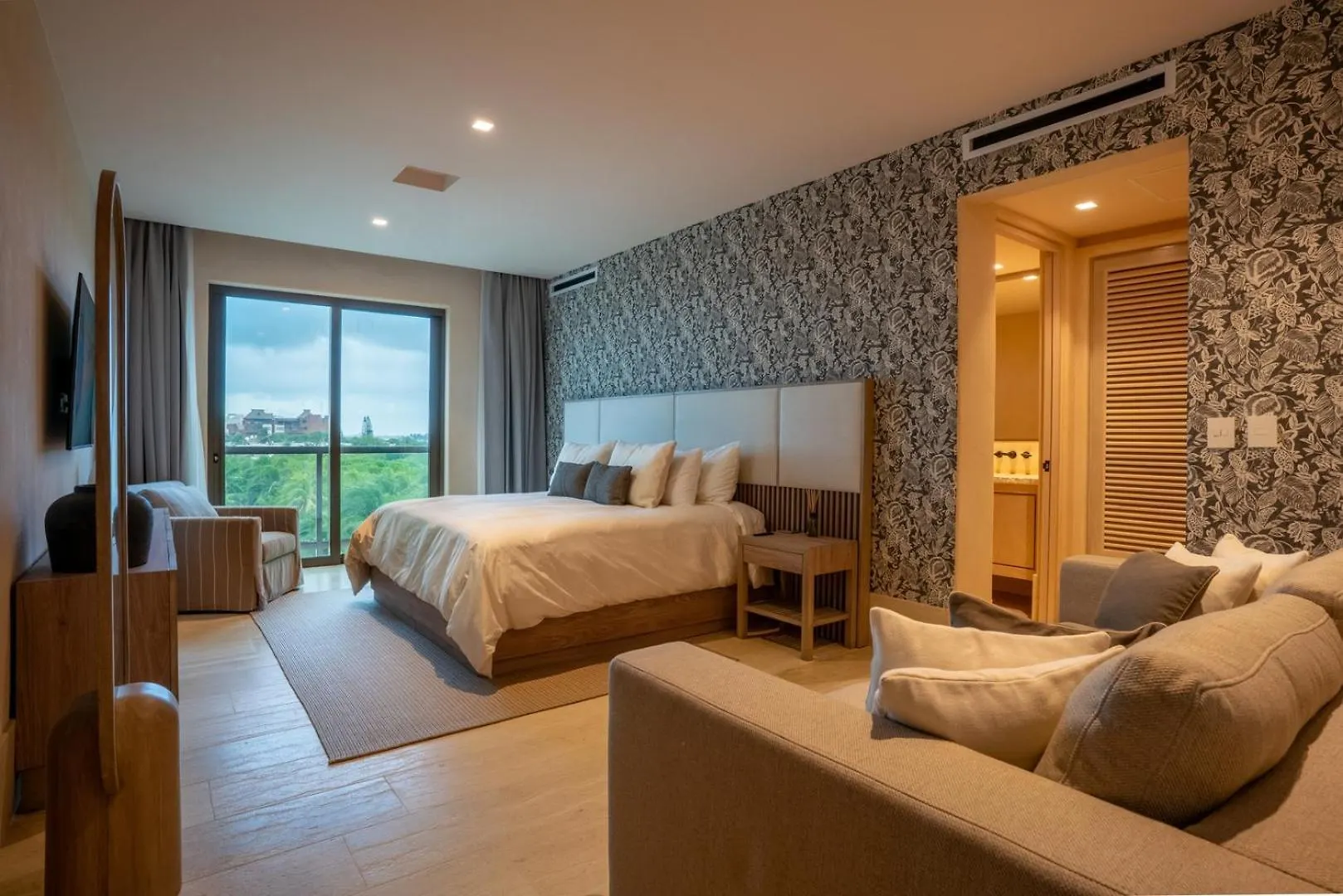 Luxury Beachfront 4Br Apartment In Isla Mujeres