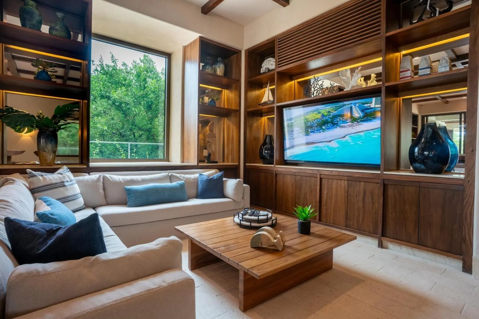 Luxury Beachfront 4Br Apartment In Isla Mujeres
