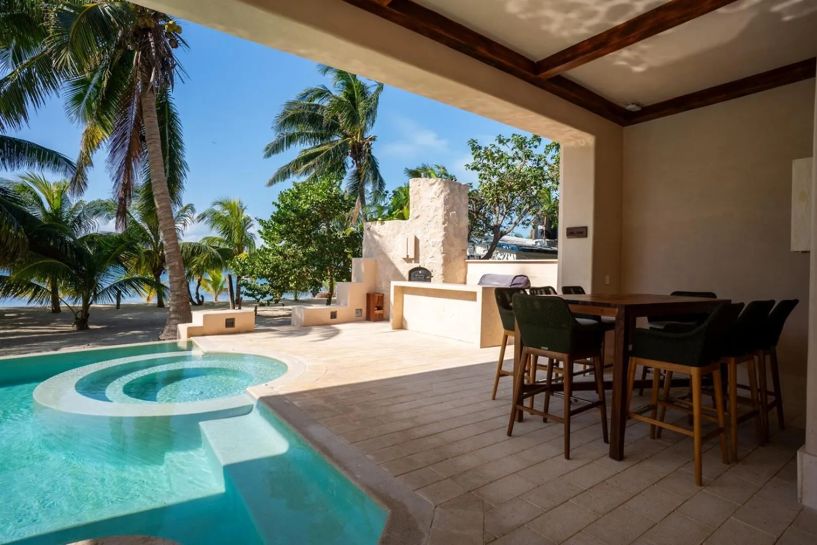 Luxury Beachfront 4Br Apartment In Isla Mujeres