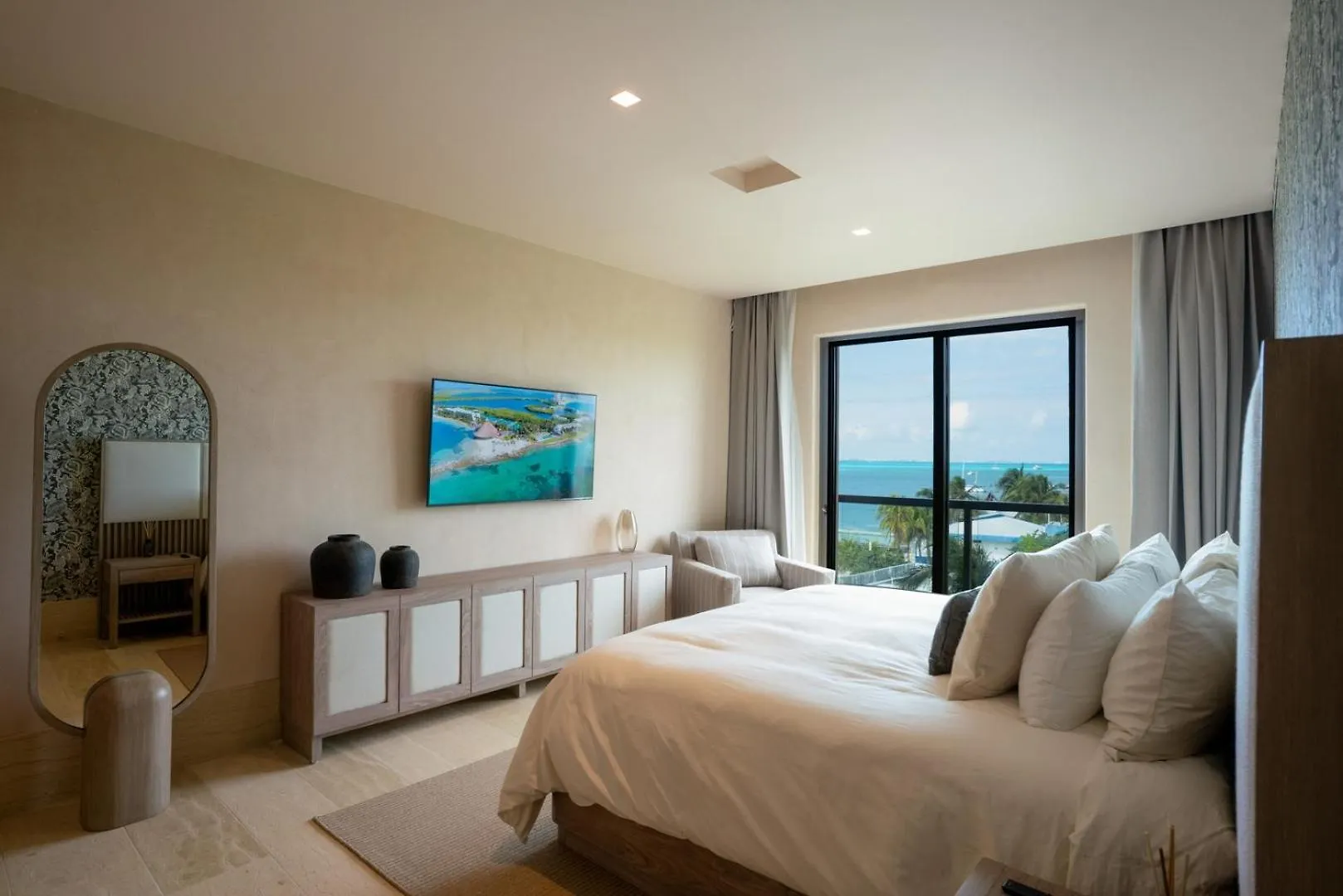Luxury Beachfront 4Br Apartment In Isla Mujeres
