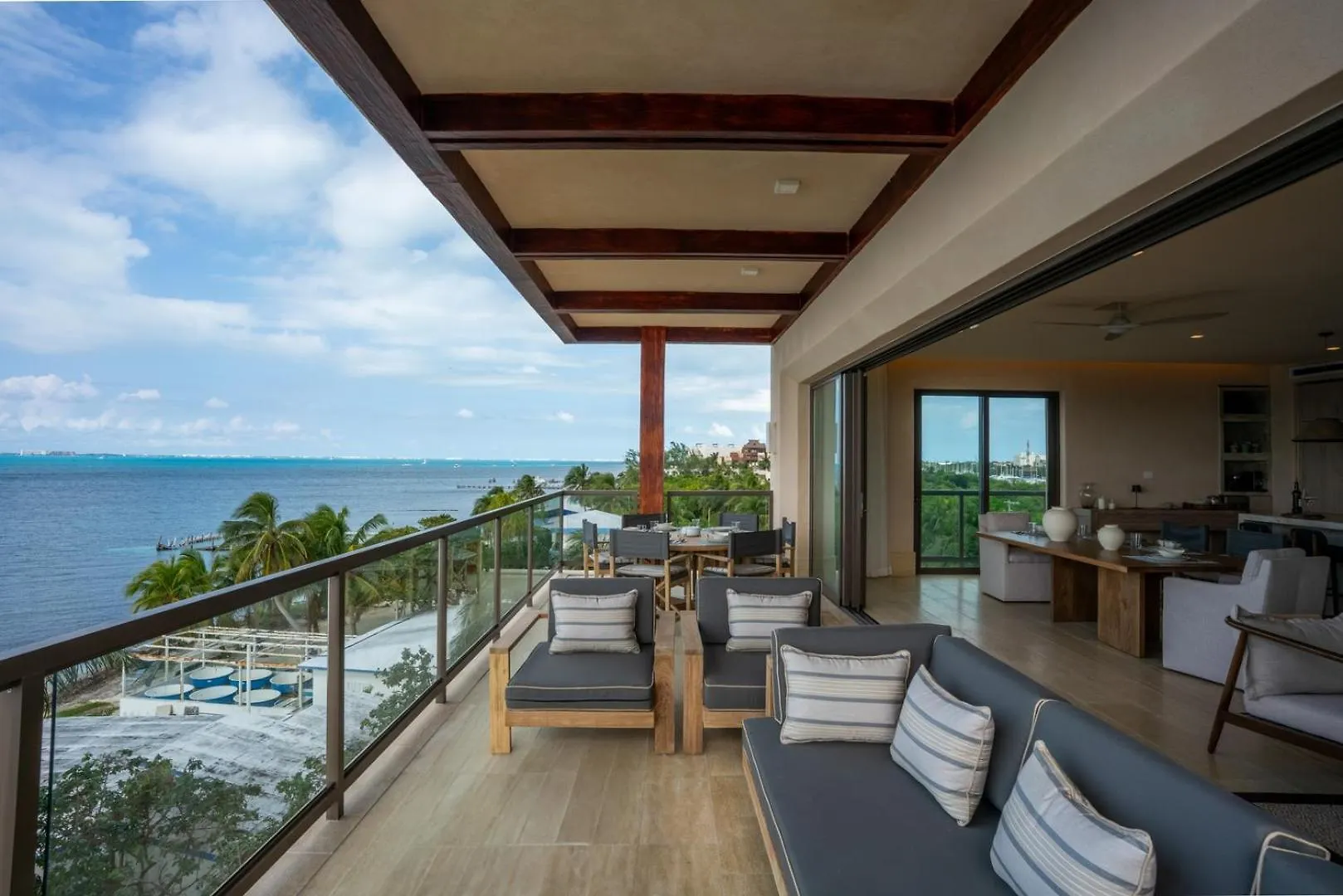 Luxury Beachfront 4Br Apartment In Isla Mujeres