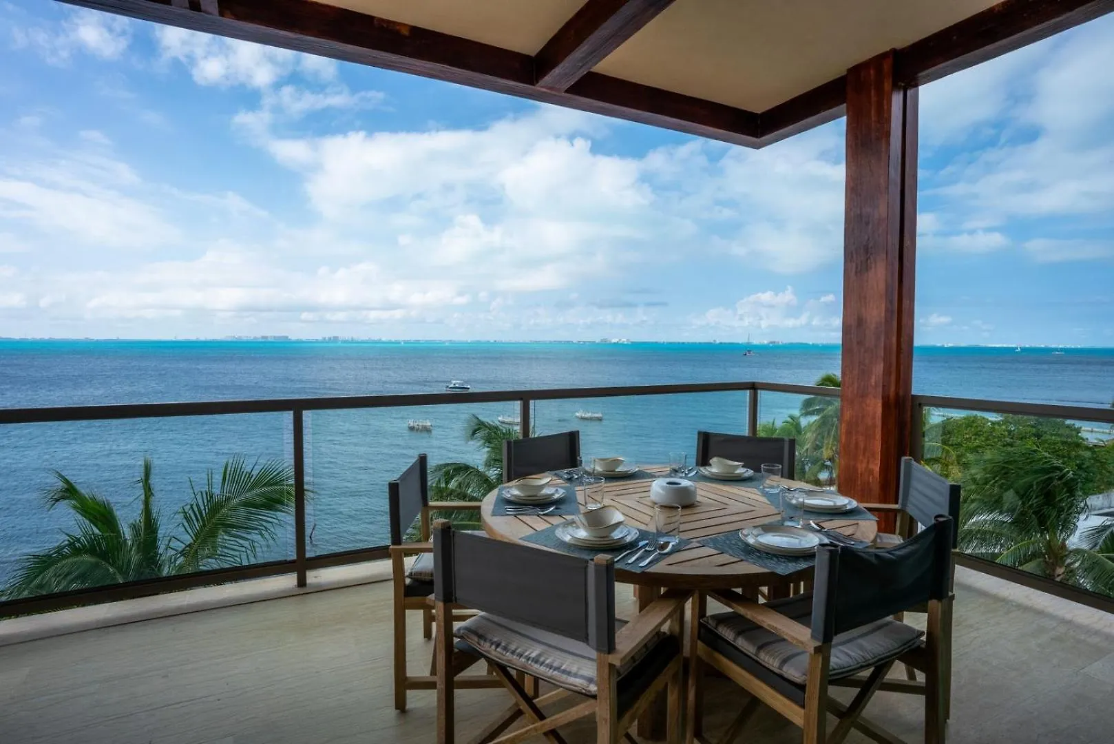 Luxury Beachfront 4Br Apartment In Isla Mujeres México