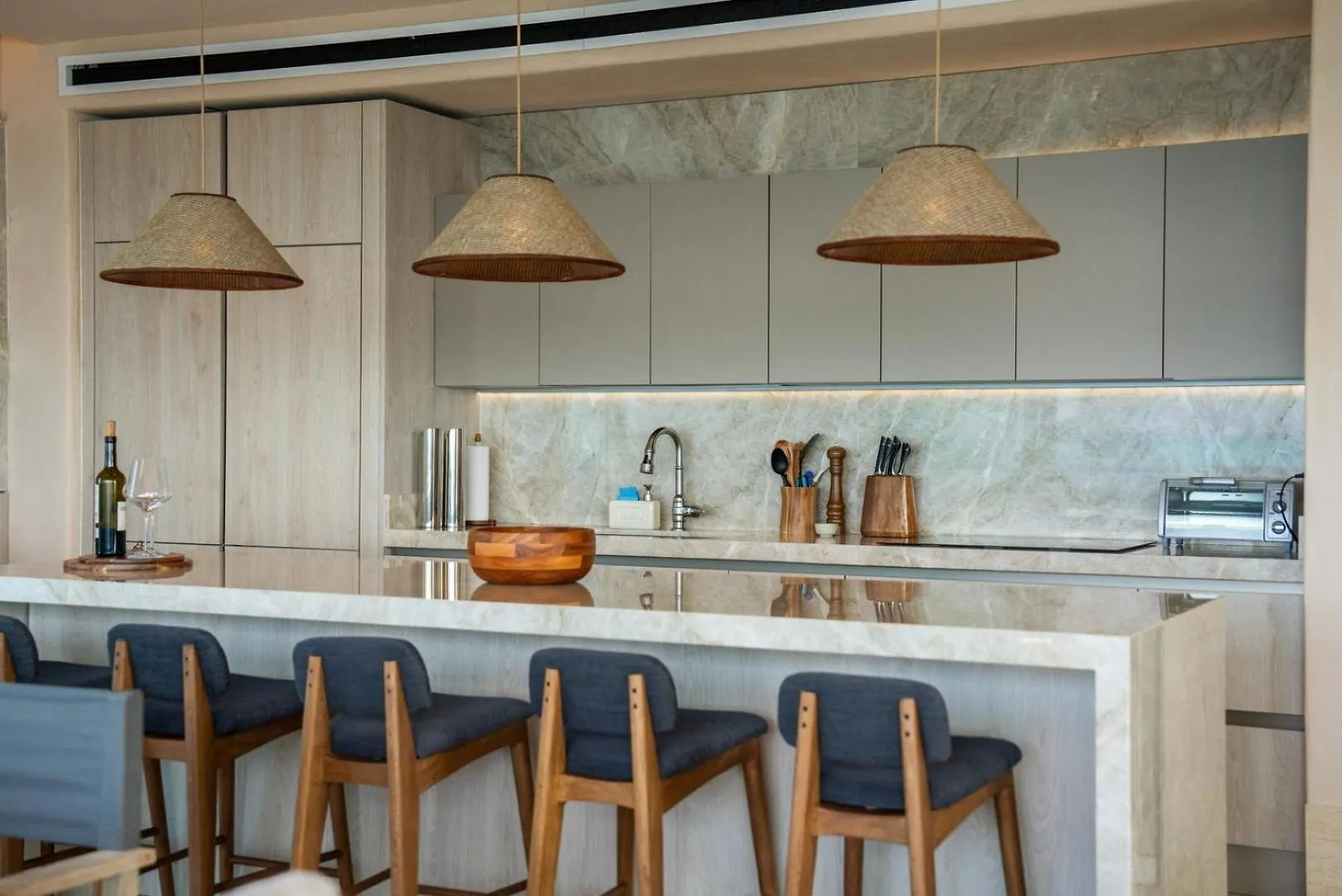 Luxury Beachfront 4Br Apartment In Isla Mujeres