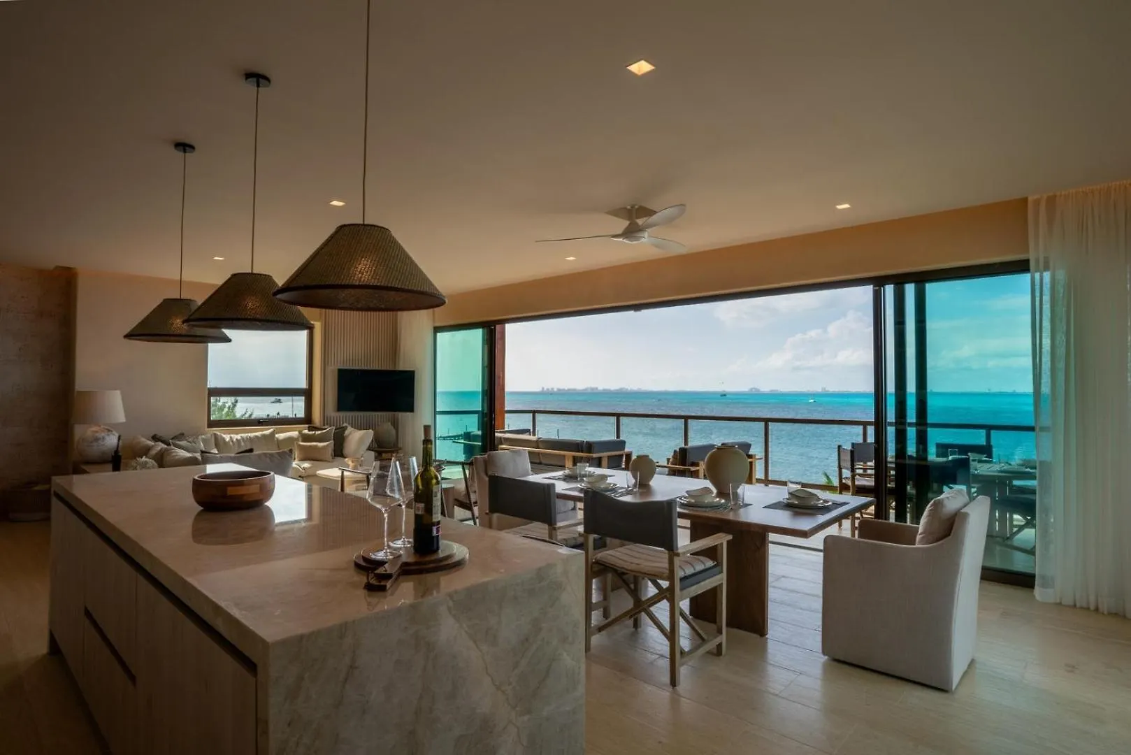 Luxury Beachfront 4Br Apartment In Isla Mujeres