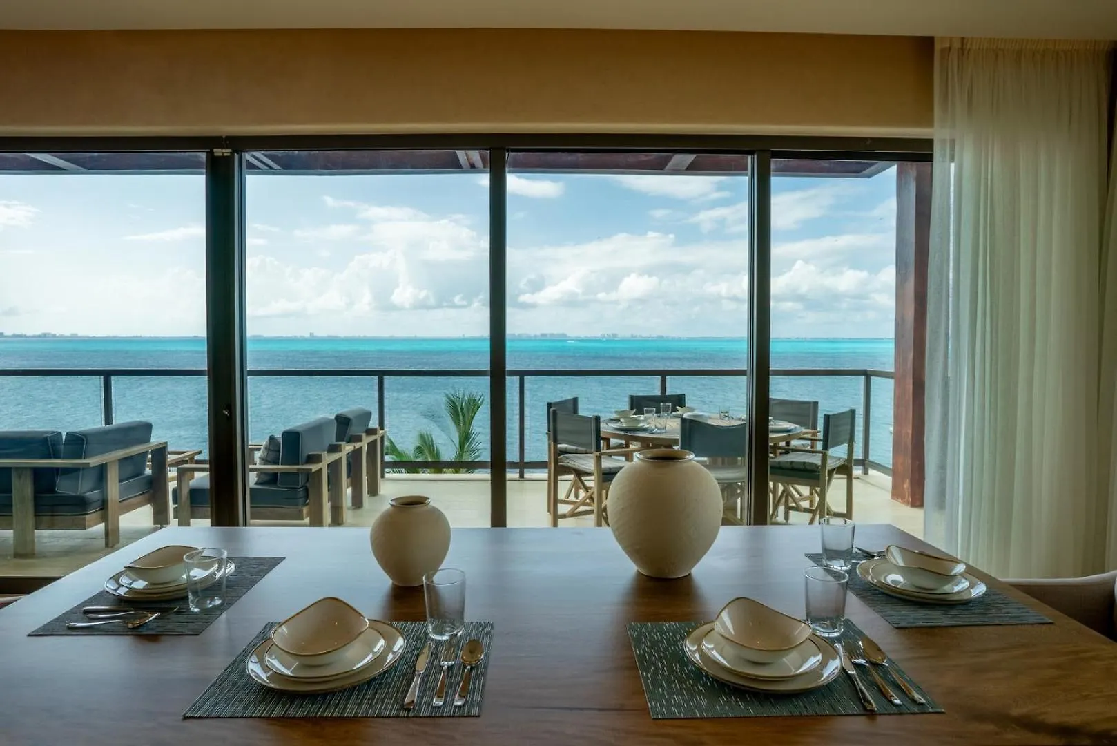 Luxury Beachfront 4Br Apartment In Isla Mujeres