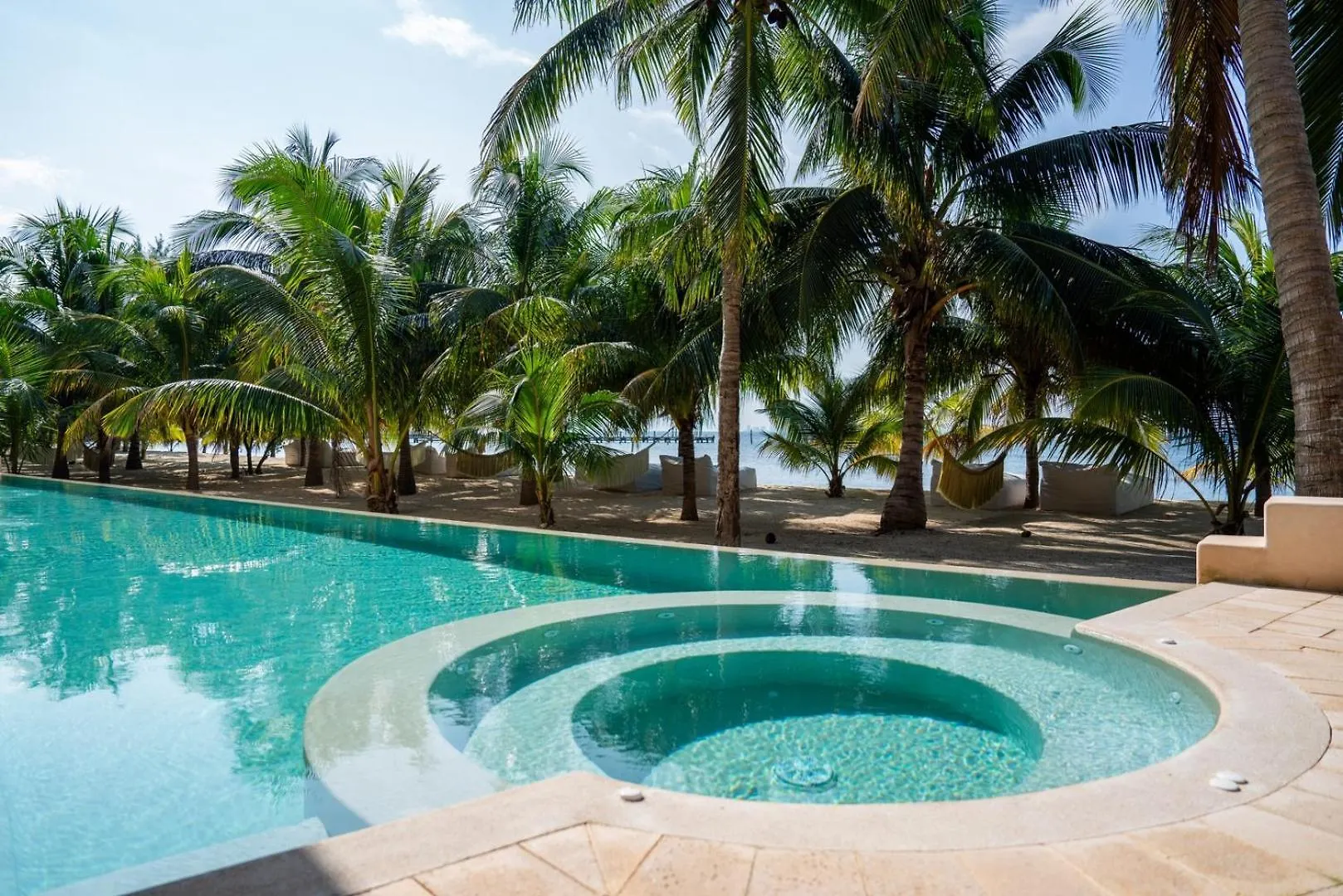 Luxury Beachfront 4Br Apartment In Isla Mujeres